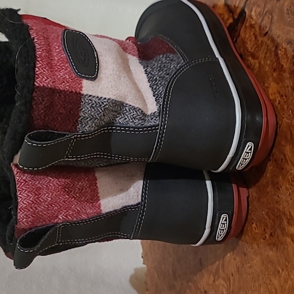 COPY - Size 7 Keen Elsa waterproof boots